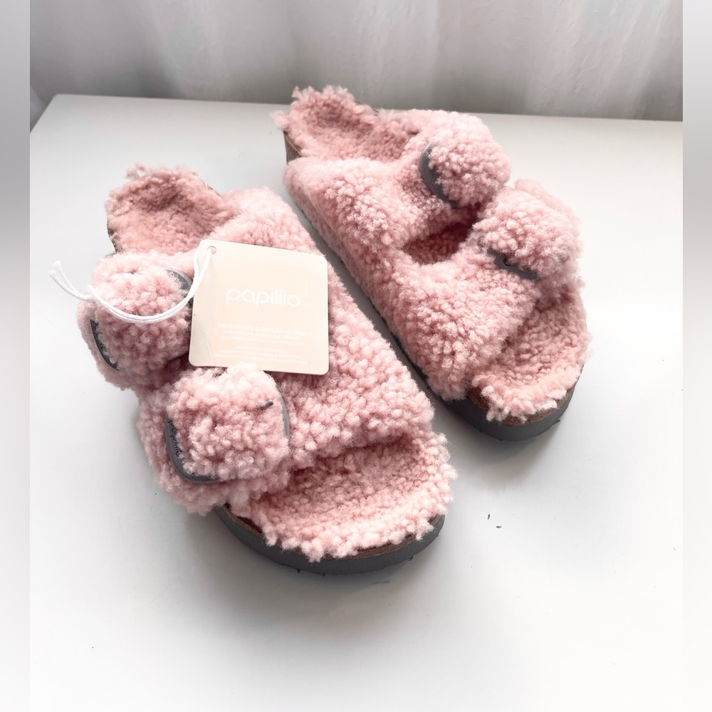 NWOT Birkenstocks Papillio Arizona Big Buckle Teddy
Shearling Narrow 37 / 6 Pink